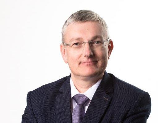 Zdjęcie portretowe prof. dr. hab. inż. Piotra Przybyłowicza, dziekana Wydziału SiMR PW