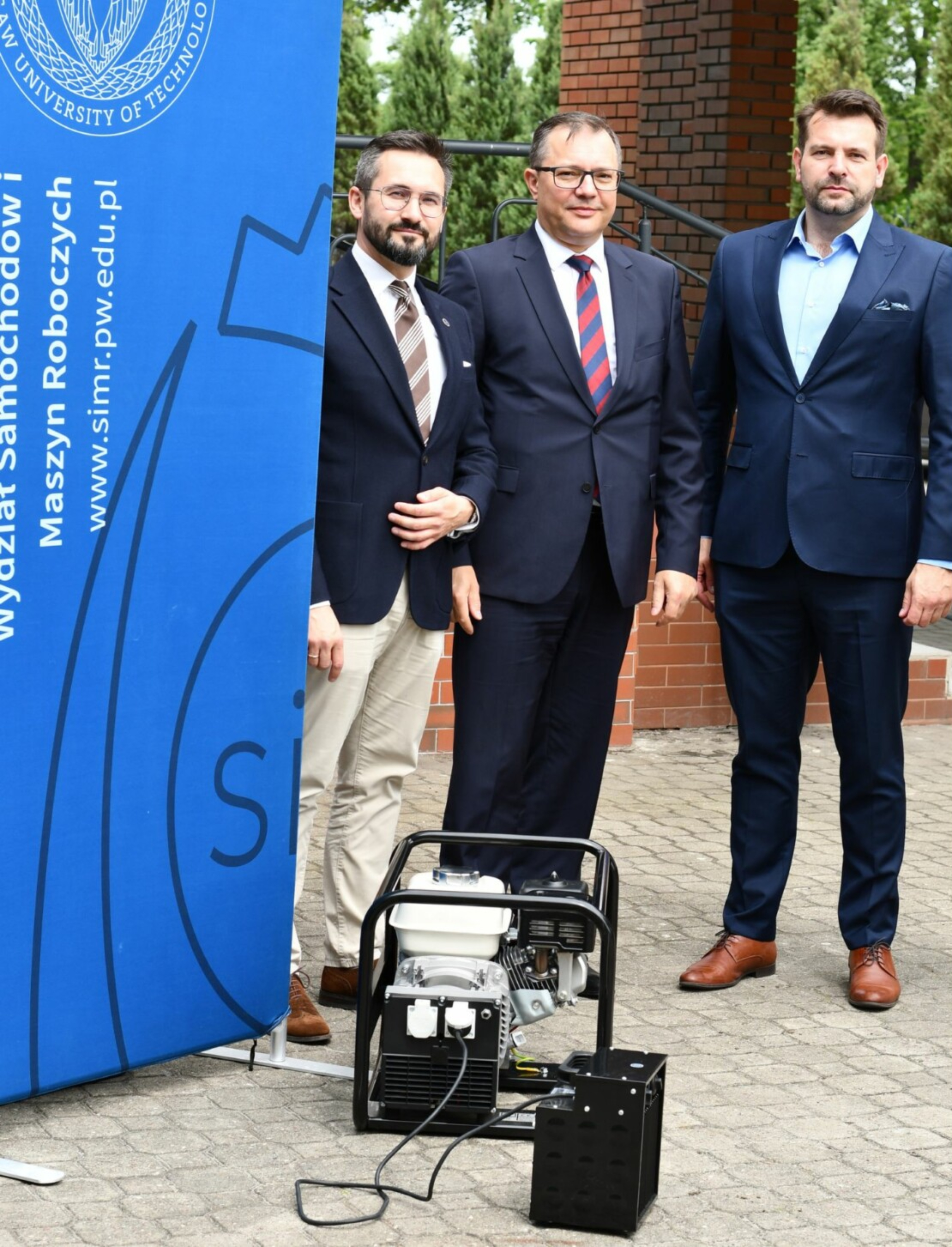 Zdjęcie trzech osób